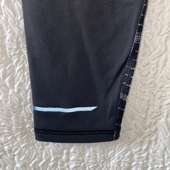 ATHLETA Waves Sculptek Stealth 7/8 Tight Leggings - Picture 7 of 13